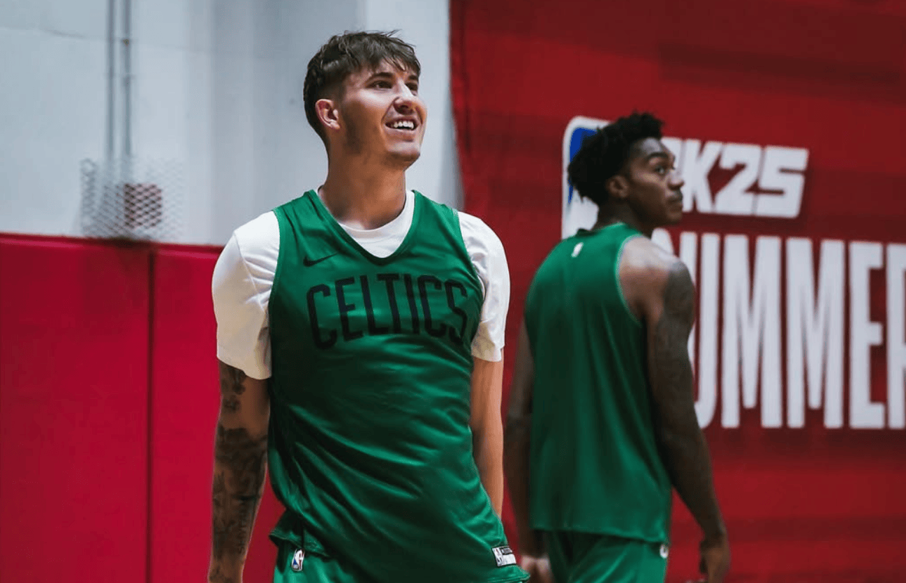 包含离谱！Scout在法国队比赛中高光表现夏洛特黄蜂调整名单备战全明星赛，费城76人围绕法甲临场应变的词条