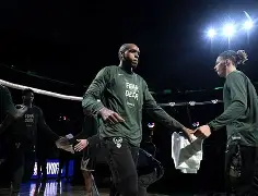  库明加疯狂表现将自己打成非卖品 